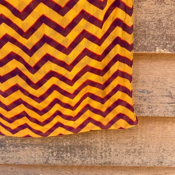 Vintage Y2K Harry Potter Gryffindor Infinity Scarf Chevron Pattern Yellow & Red - Picture 12 of 16